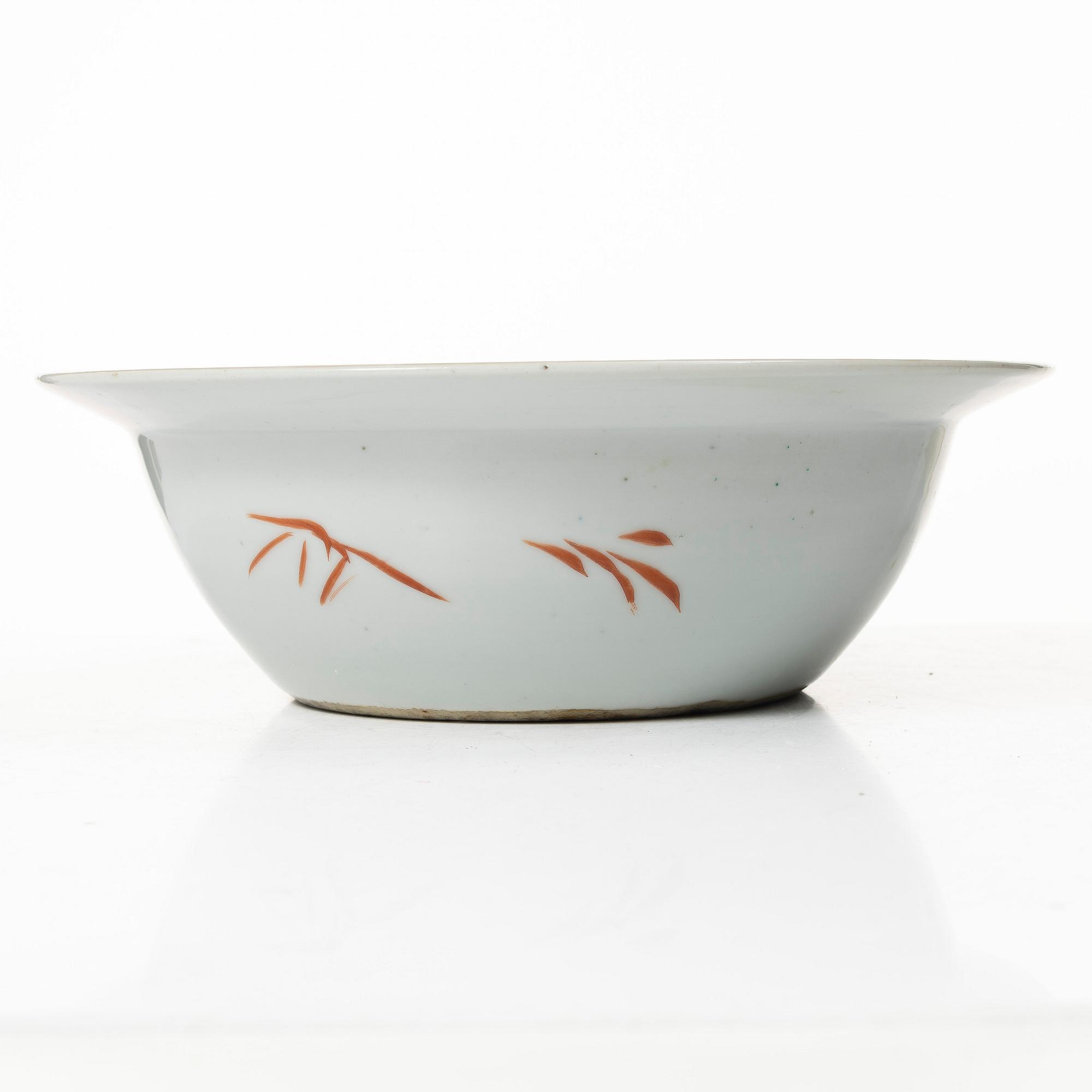 A porcelain wash stand, China, late Qing dynasty.