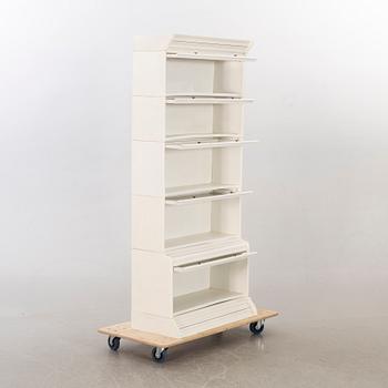 VITRINSKÅP modern tillverkning.