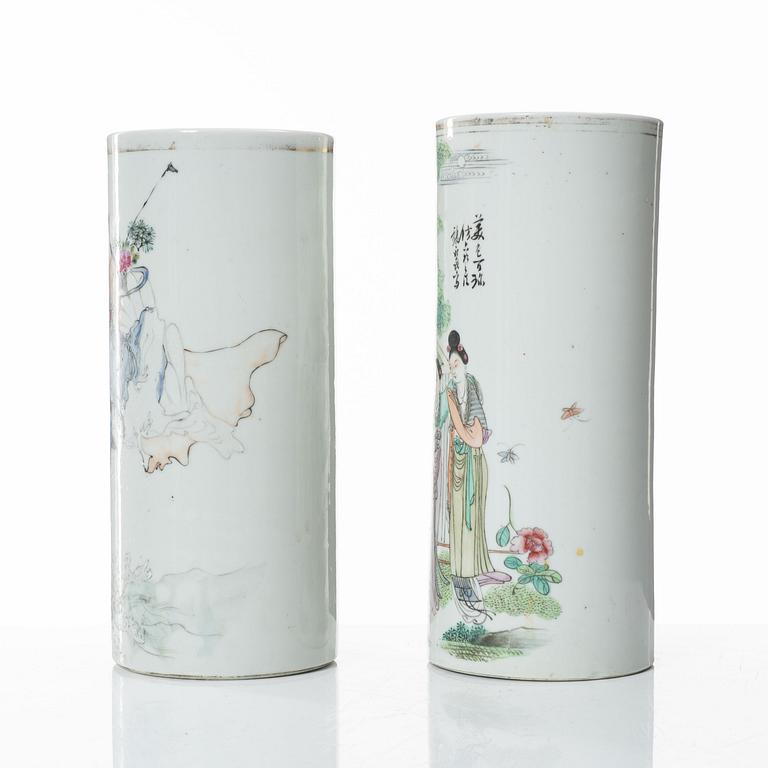 A pair of porcelain vases and a pair of table lamps, China, 20th Century.