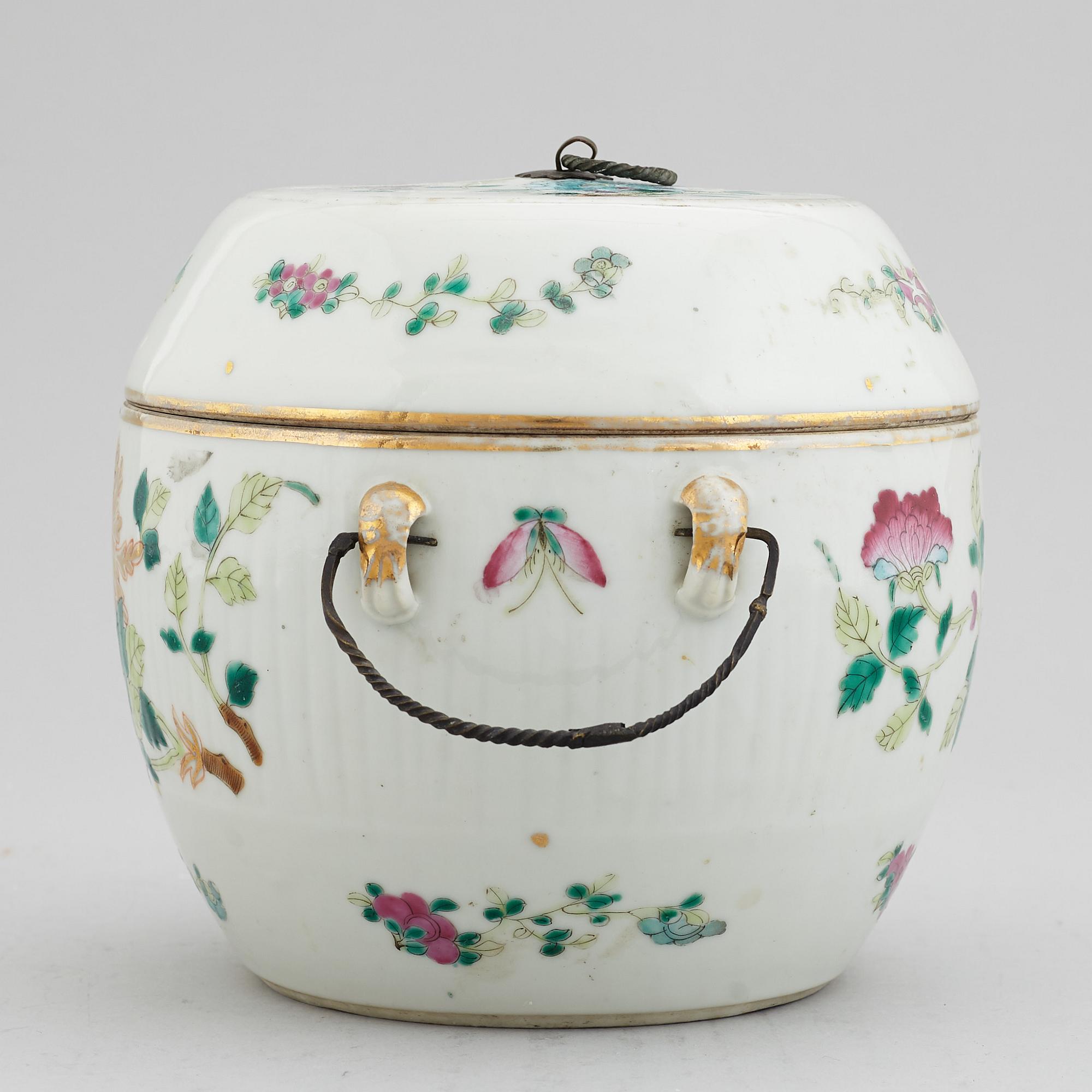 A famille rose jar with cover, late Qing dynasty, circa 1900.