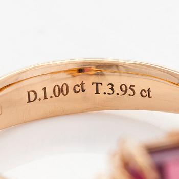 Ring, 18K guld med turmalin och briljantslipade diamanter.