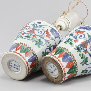 BORDSLAMPOR, ett par, porslin, Kina, 1800/1900-tal.