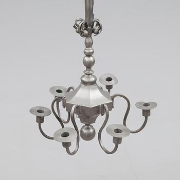 TAKLAMPA, tenn, 1900-talets första hälft. Höjd ca 62 cm.