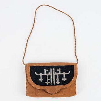 Samiska läderarbeten, 5 delar, 1900-talets andra hälft.