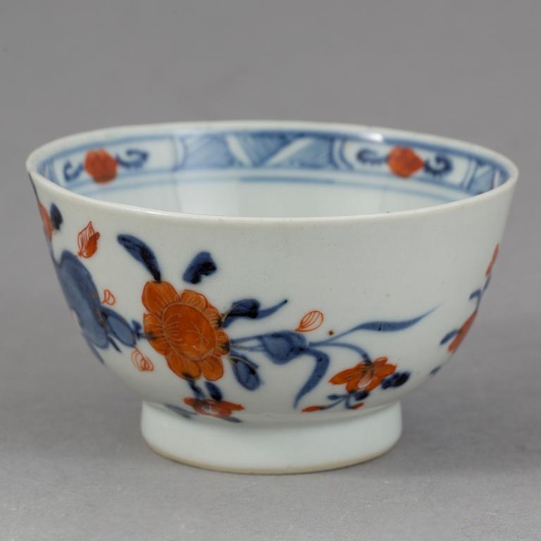 KOPPAR, 3 st olika. Porslin, Kina, 1700-tal.