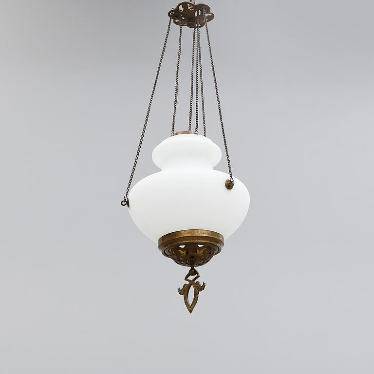 TAKAMPEL, glas och mässing, 1800-talets andra hälft. Höjd ca 36 cm.