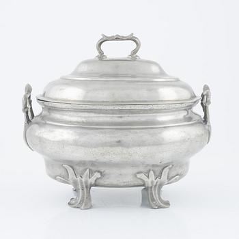 A pewter tureen, mark of Martin Gustaf Moberg, Jönköping 1786.