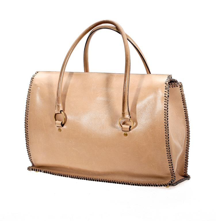 A 21th cent beige leather handbag by Gucci.