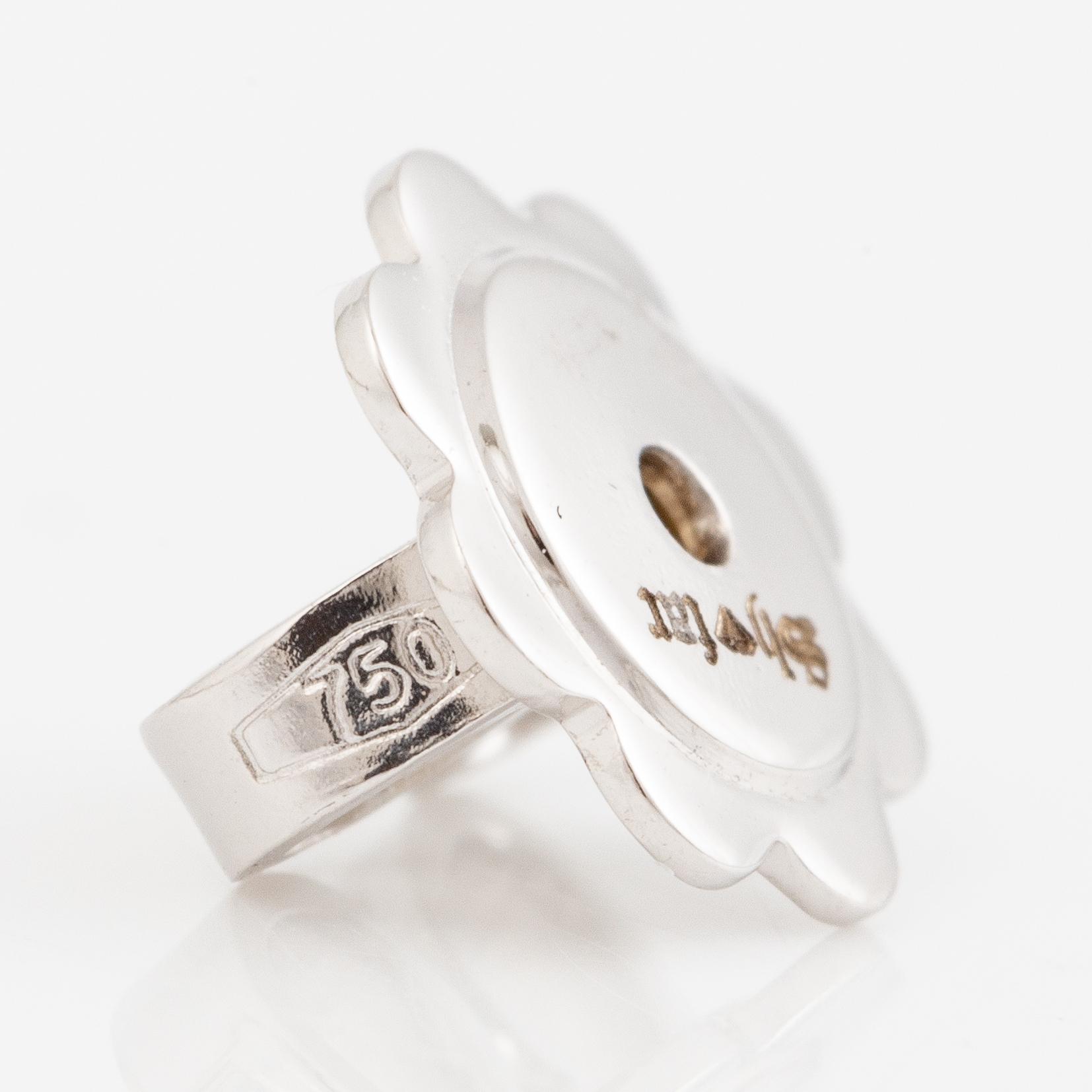 Earrings 18K white gold with brilliant-cut diamonds.