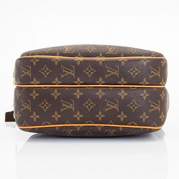 Louis Vuitton, a Monogram Canvas 'Reporter GM' shoulder bag.