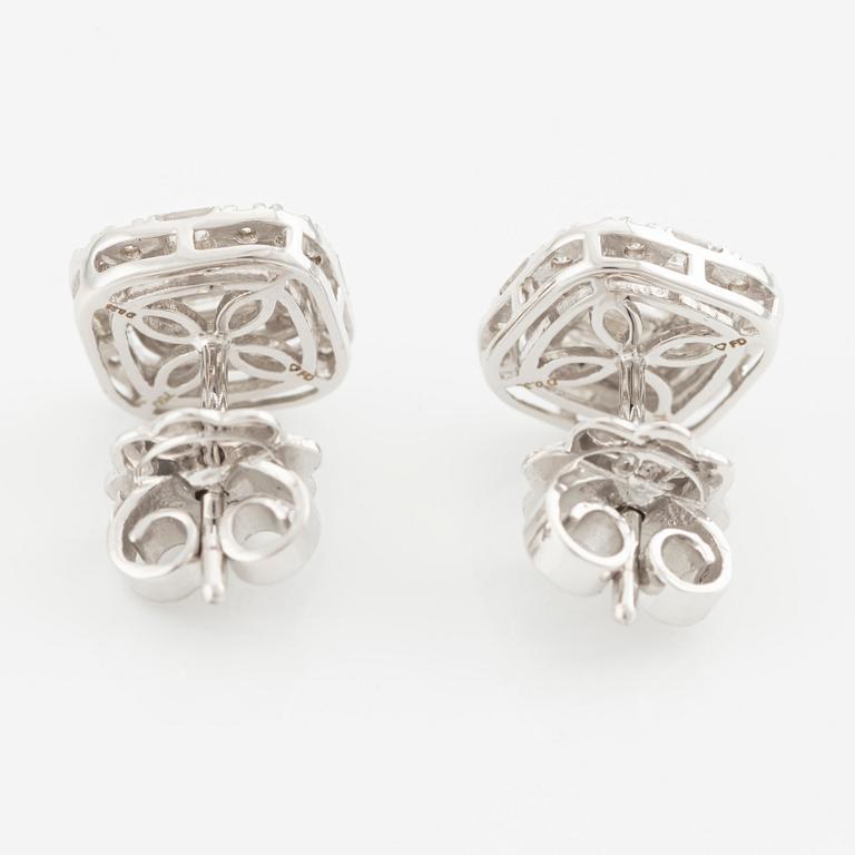 Earrings 18K white gold with baguette and brilliant cut diamonds.