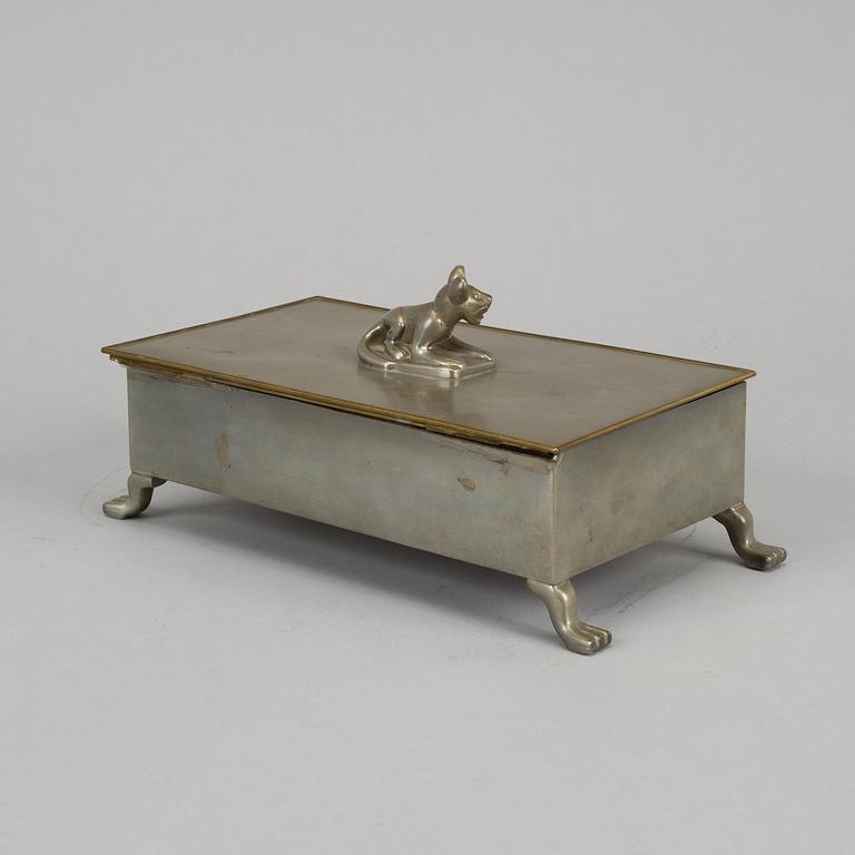 Firma Svenskt Tenn, skrin med lock, tenn, Stockholm 1928.