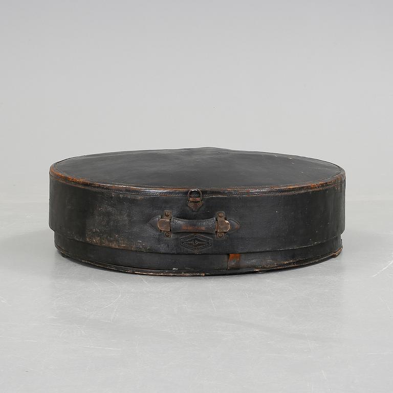 KOFFERT, Les Hirondelles Malles Légères, 1900-talets början.