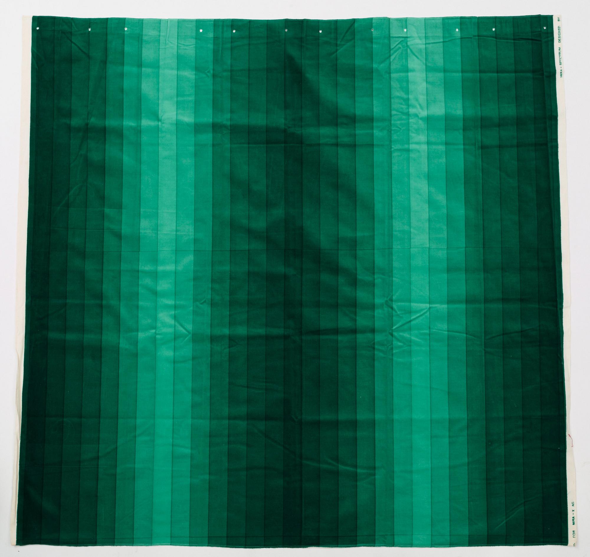 Verner Panton, GARDINLÄNGDER, 3 ST., OCH PROVBITAR, 10 ST. Bomullsvelour. Olika gröna nyanser och mönster. Verner Panton.