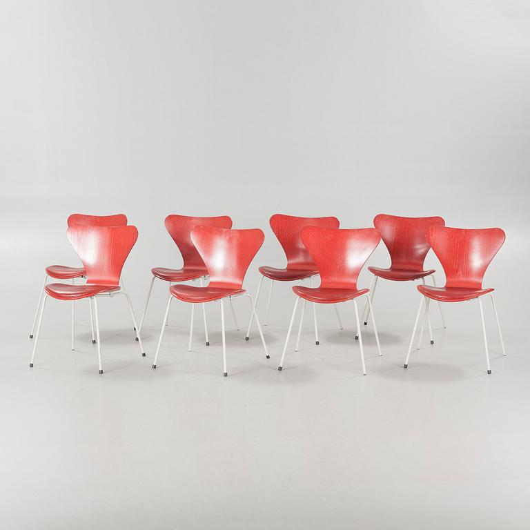 ARNE JACOBSEN, 8 stolar, "Sjuan", Fritz Hansen, 1995.