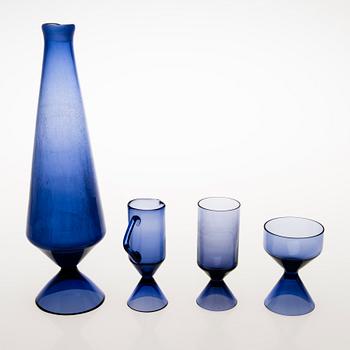 TAMARA ALADIN, A set of 5 drinking glasses, a decanter, a sugar bowl and a cream jug, X-series, Riihimäen Lasi 1961-64.