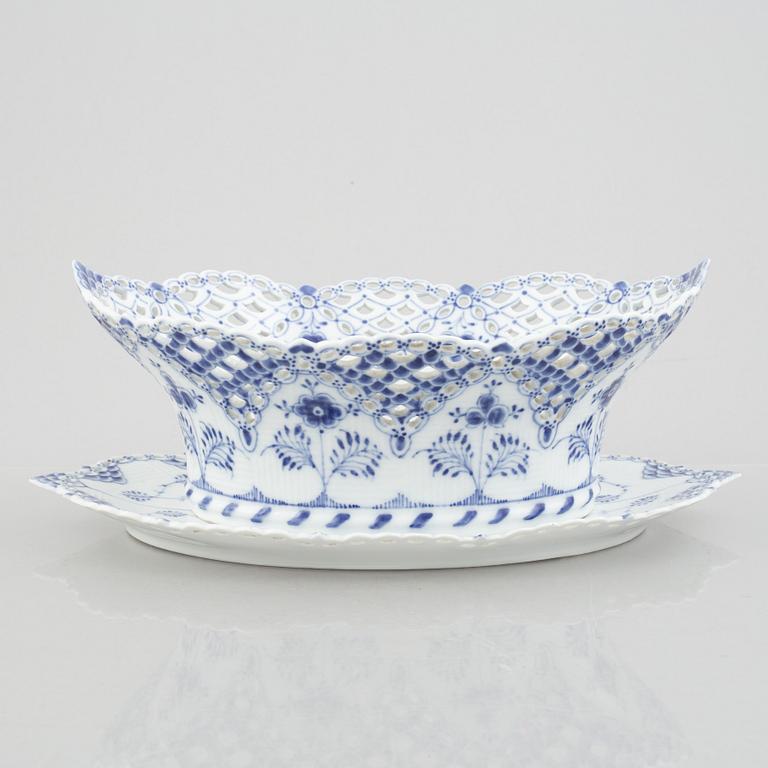 A 'Blue Fluted Full Lace' / 'Musselmalet' Fruit Bowl and Stand, Royal Copenhagen, model number 1059 and 1060, 1898-1923.