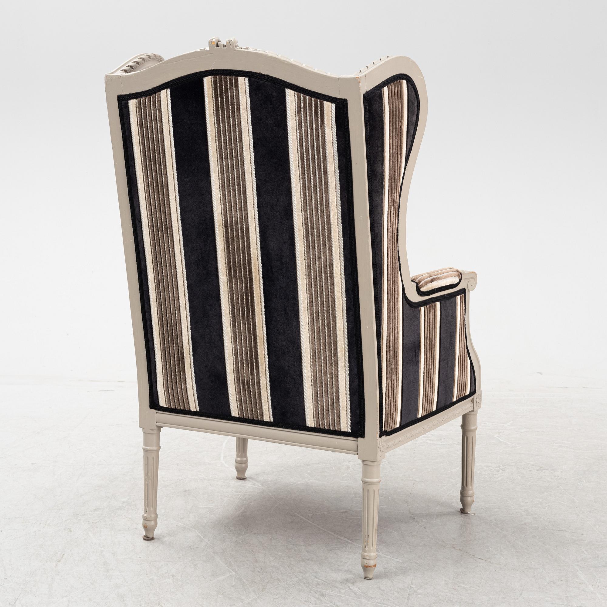 A Louis XVI-syle bergère, first half of the 20th century.