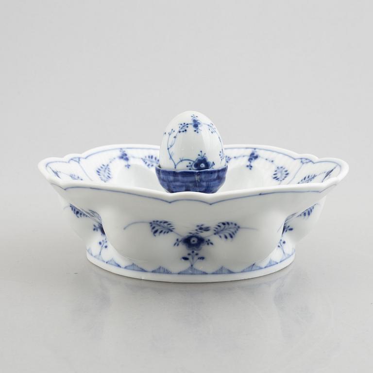 A "Blue fluted" / "Musselmalet riflet" porcelain egg stand, Royal Copenhagen, model 119, 1898-1923.