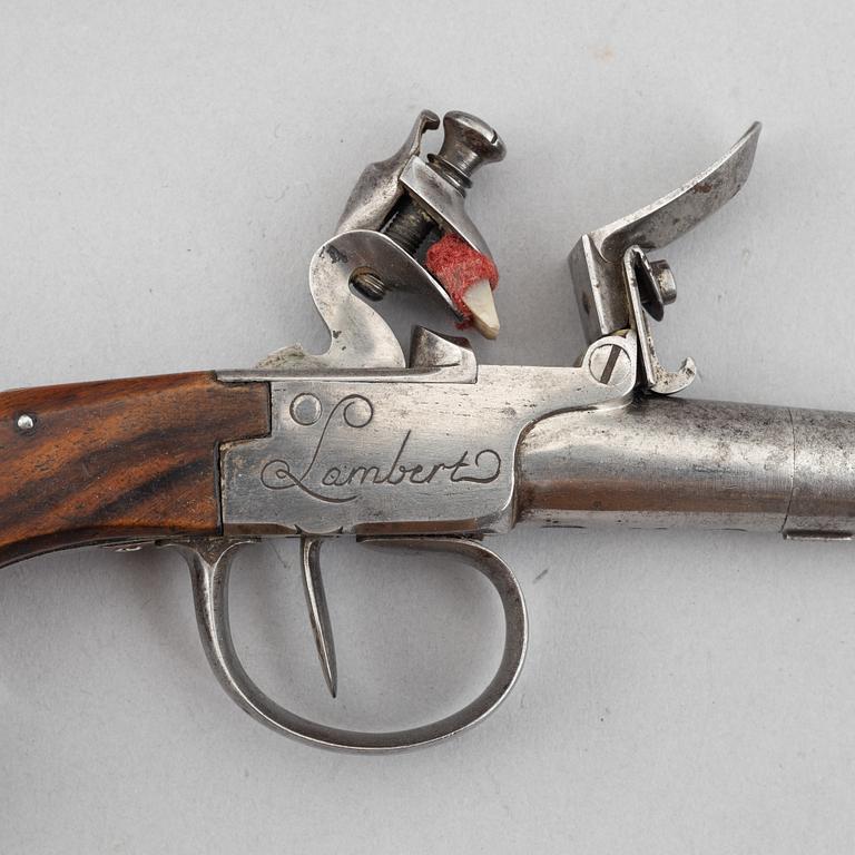 Flintlåspistoler, ett par, signerade Lambert Dit Biron, Liege omkring år 1800.