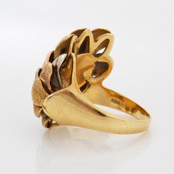 Örhängen samt ring. 18K guld. Italien.