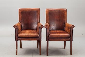 FÅTÖLJER, ett par, engelsk stil, 1900-talets slut.