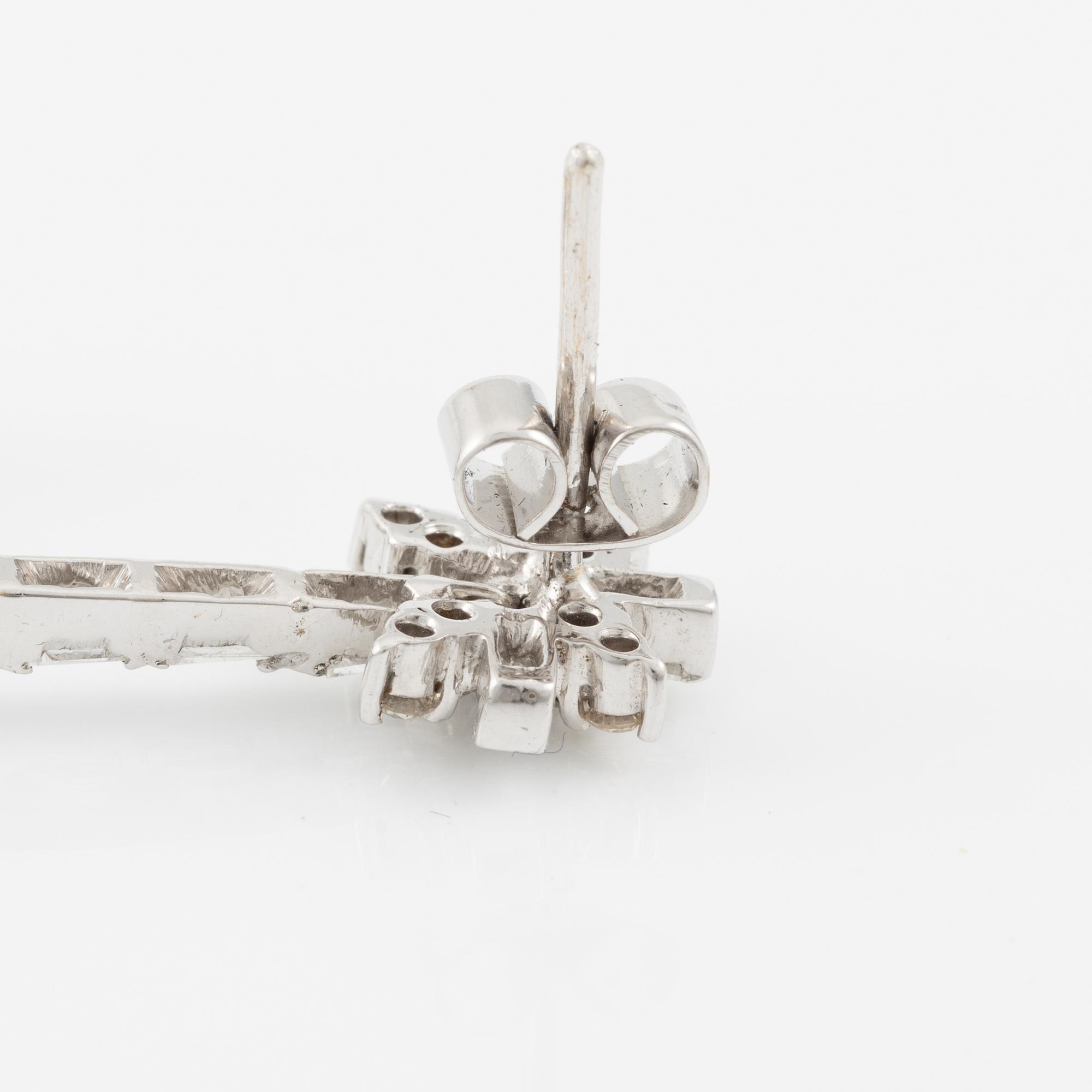 Earrings, 18K white gold set with sapphires and round brilliant-cut and baguette-cut diamonds.