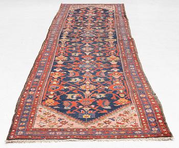 A runner, oriental, approx. 405 x 100 cm.
