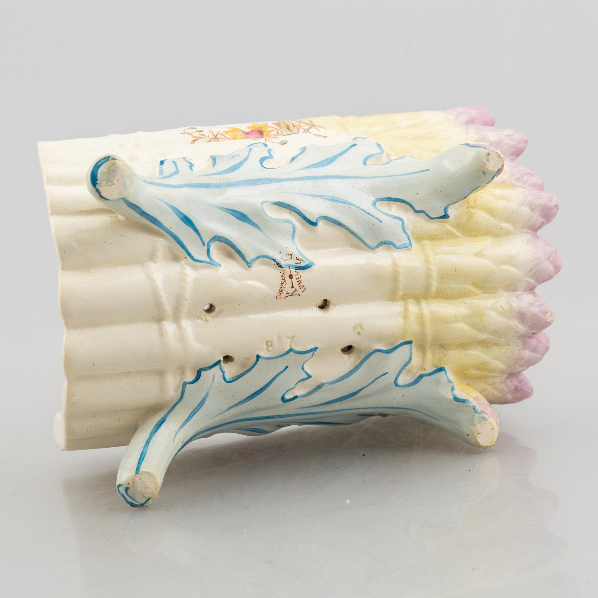 A two-part "Chrysanthème" Asparagus dish, Luneville, France, late 19th century.