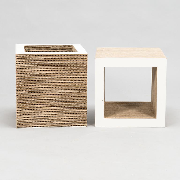 Frank Gehry, "Cube", 2 kpl, Easy Edge -sarja, Vitra. Sarja muotoiltu 1972.