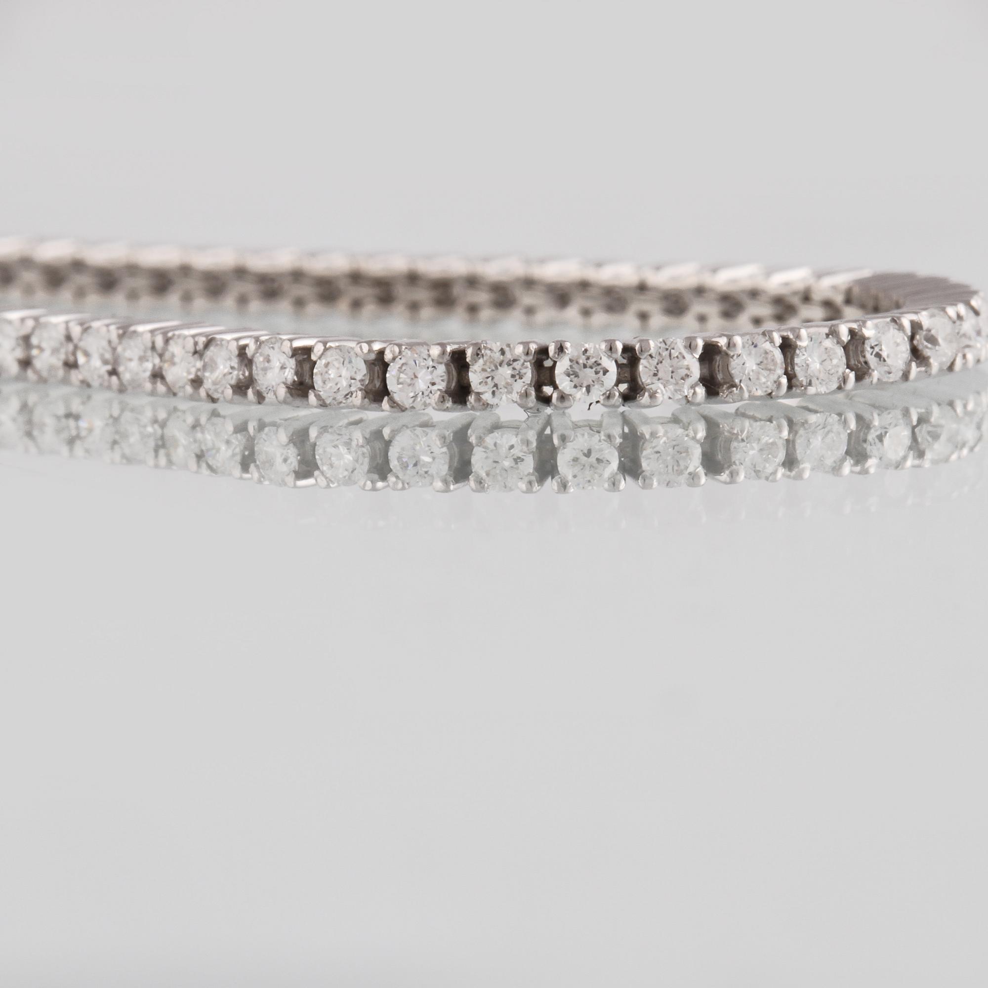 ARMBAND, 18K vitguld med briljantslipade diamanter ca 2.20 ct. Vikt 8,2 gram.