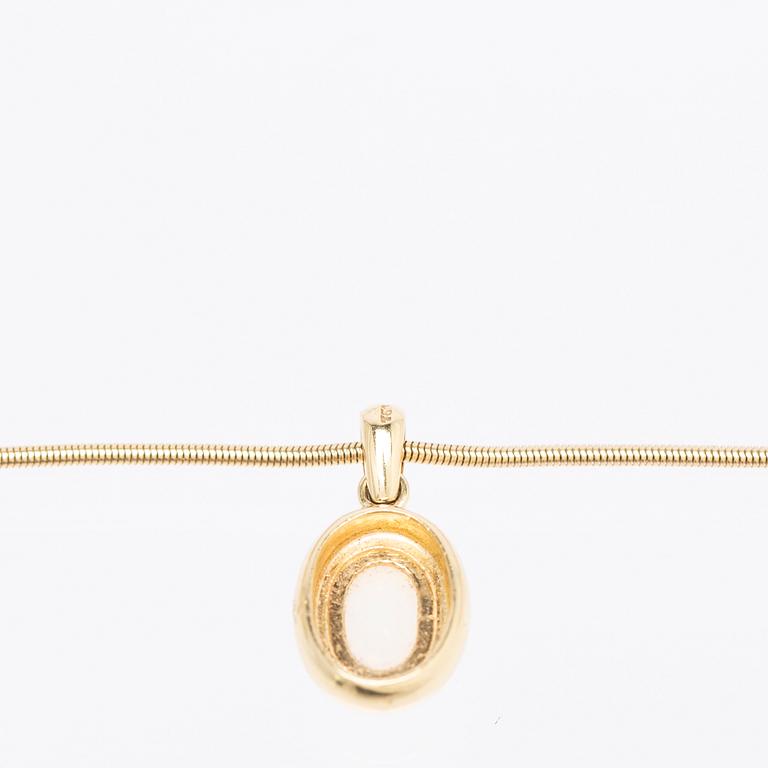 Necklace, 18k gold with opal.