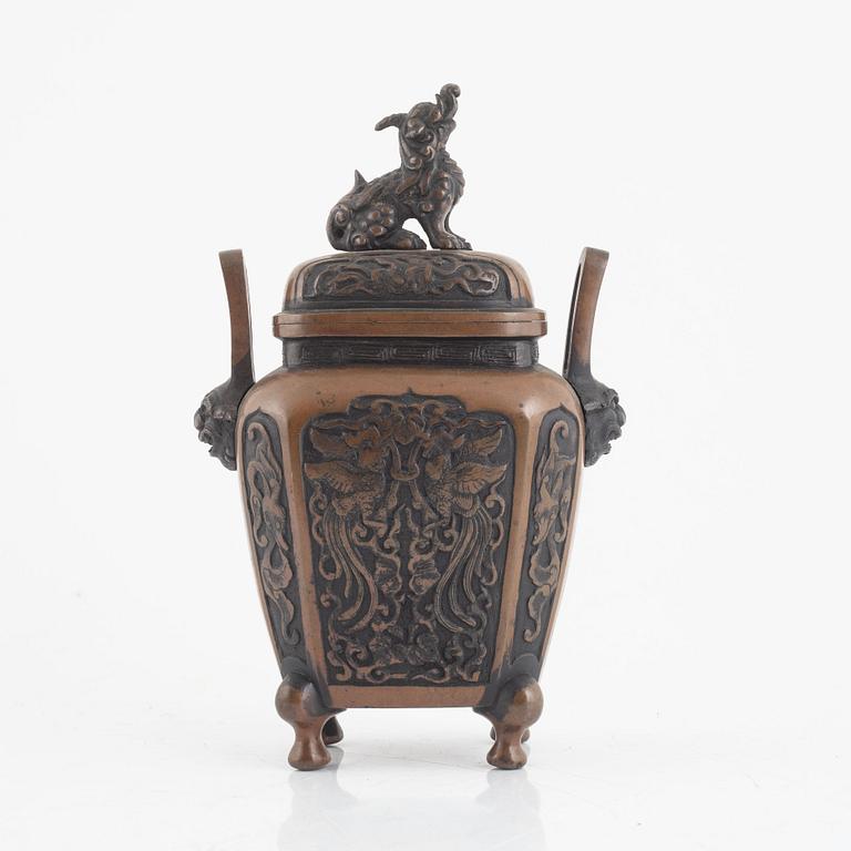 A bronze censer with cover, Qing dynasty, 19th century.