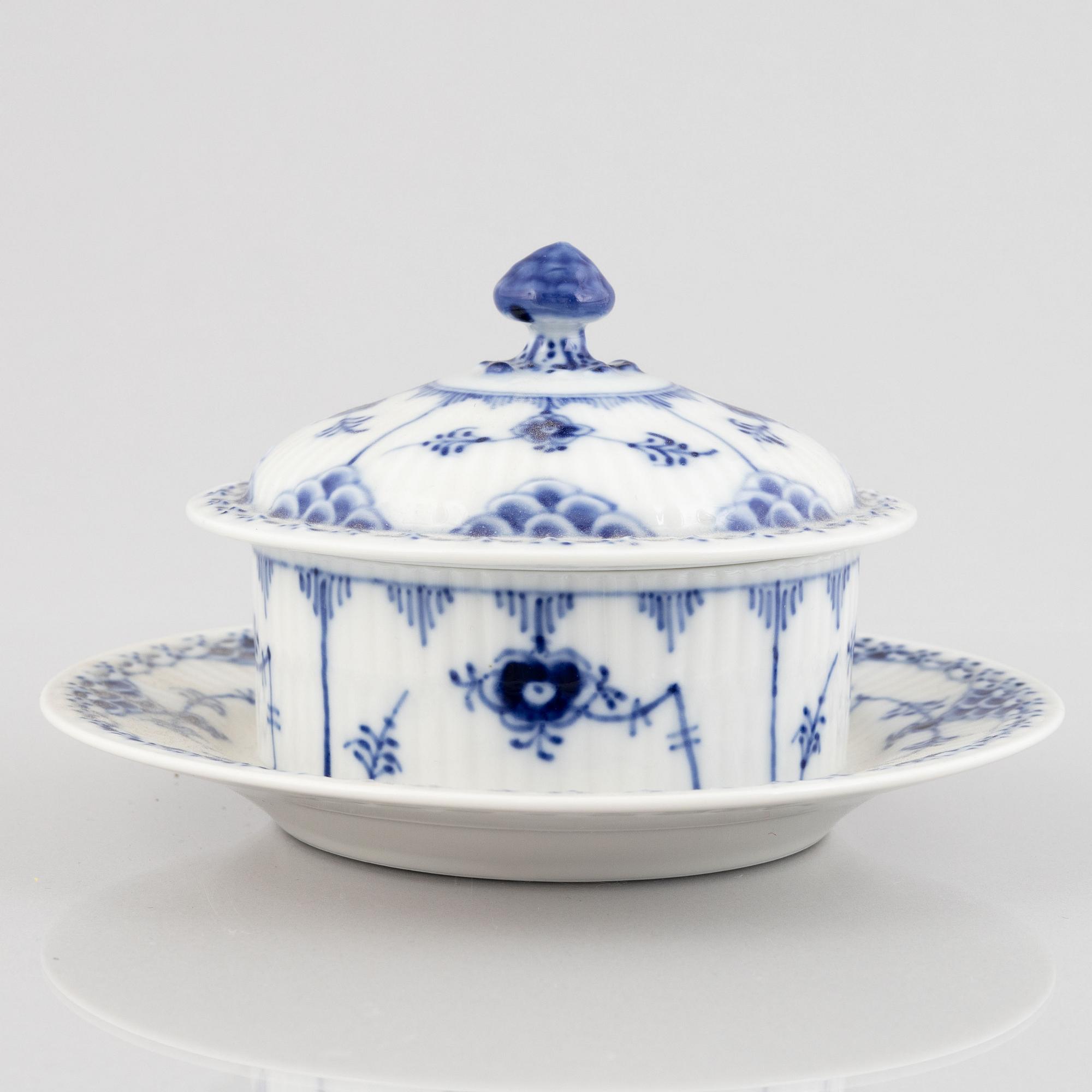 Smörterrin, porslin, Royal Copenhagen, "Musselmalet halvblond", modellnummer 707, 1960-/70-tal.