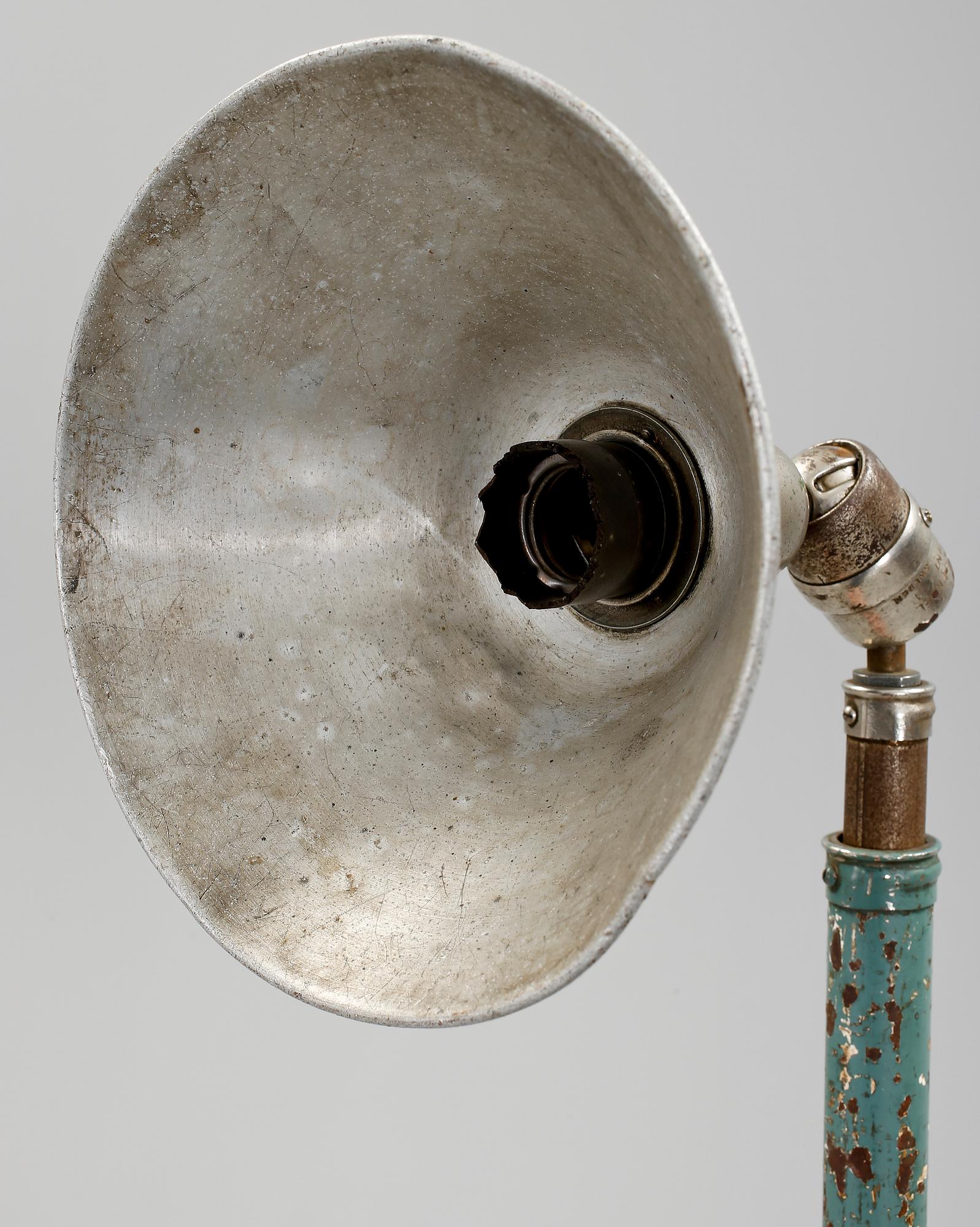 VÄGGLAMPA / INDUSTRILAMPA, "Triplex", Johan-Petter Johansson, 1900-talets mitt.