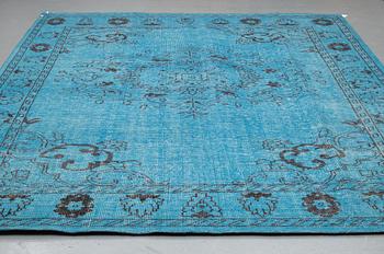 An oriental carpet, ca 365 x 264 cm.