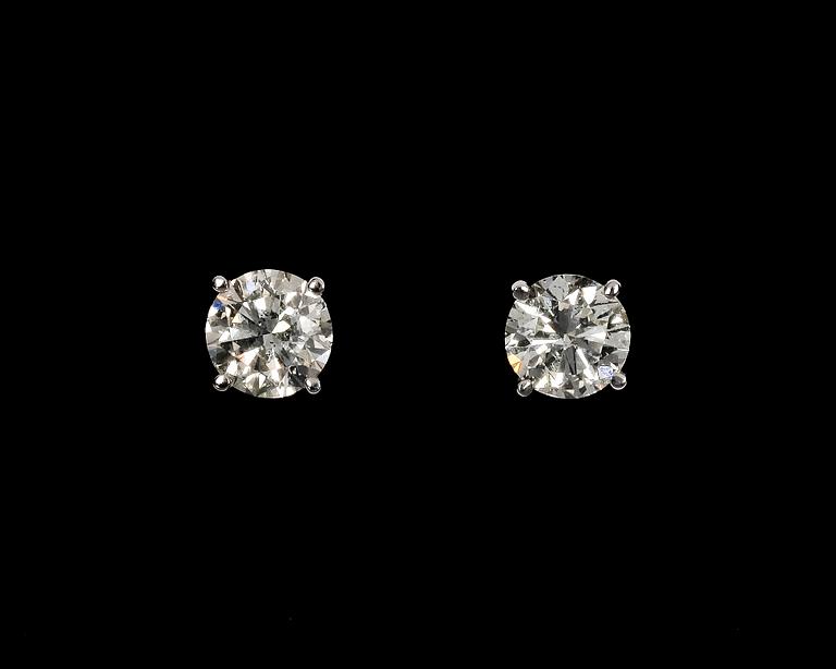 EARSTUDS, brilliant cut diamonds each 1 cts.