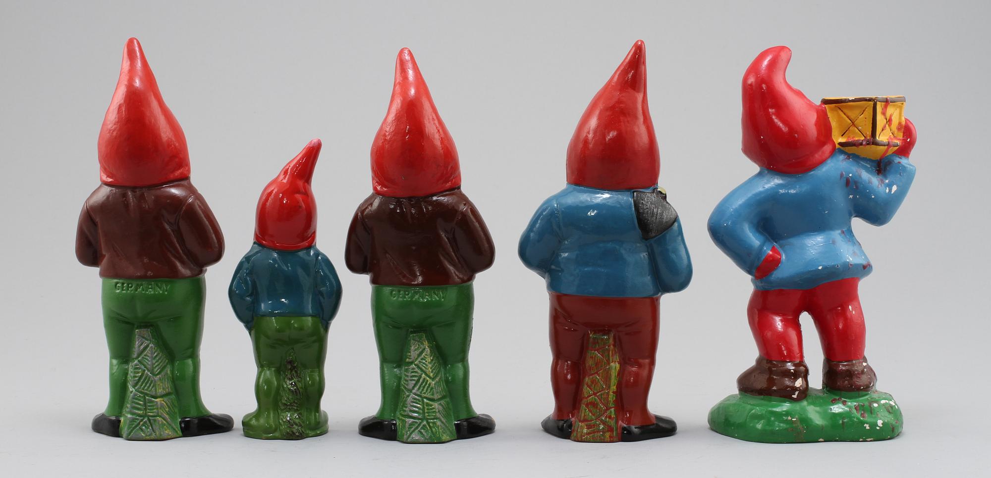 FIGURINER, 5 st, gips och terracotta, tomtar, 1940-tal.