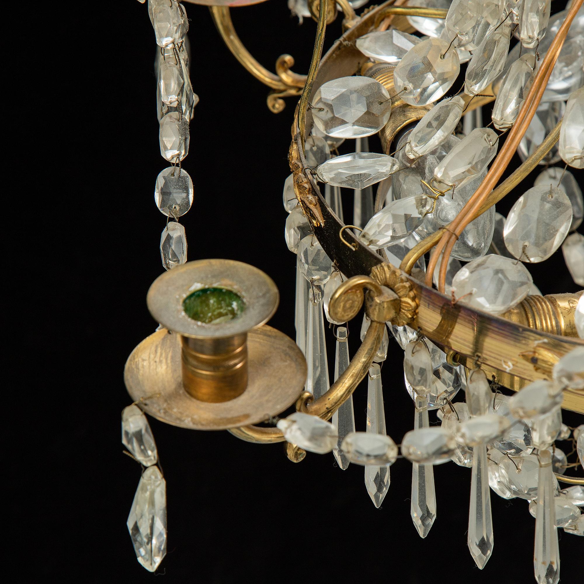 An early 20th Century, Gustavian style chandelier.