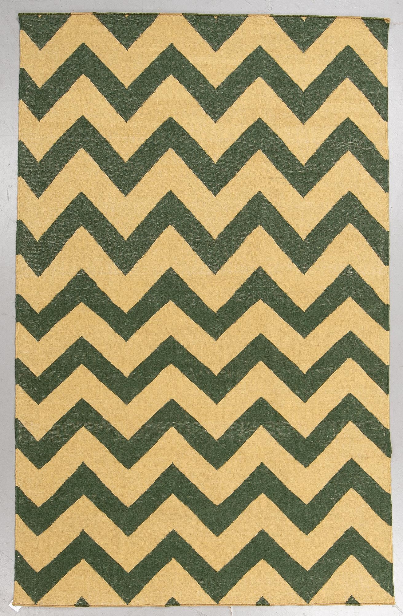 Matta, slätväv, ca 272 x 172 cm.