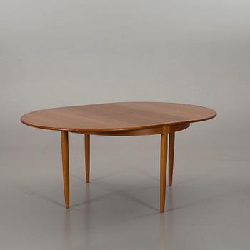MATBORD och 4 STOLAR, bl a J L Möller models, Danmark, 1900-talets andra hälft.