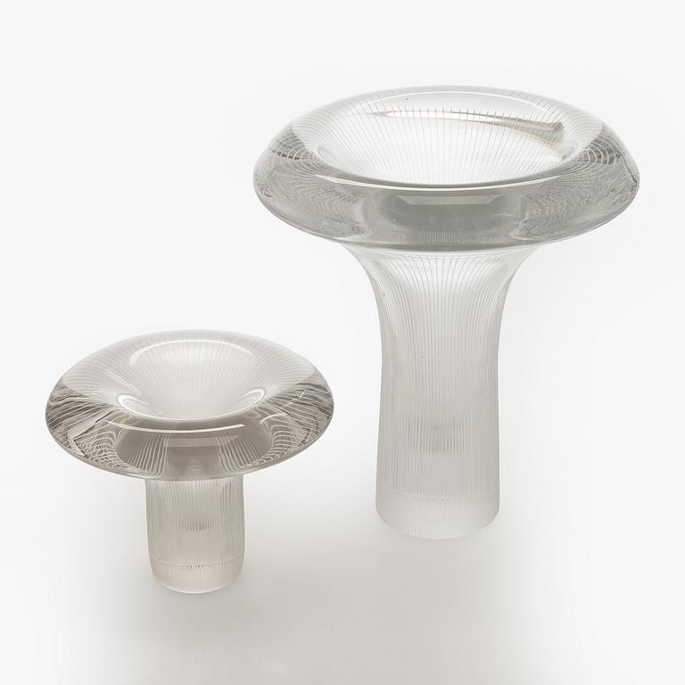 Tapio Wirkkala, vaser, 2, st, modell 3552, "Sopp" signerade Tapio Wirkkala, Iittala -57 och Tapio Wirkkala Iittala.