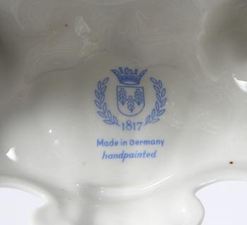 BORDSUPPSATS, 3 delar, porslin, rokokostil,
Tyskland.