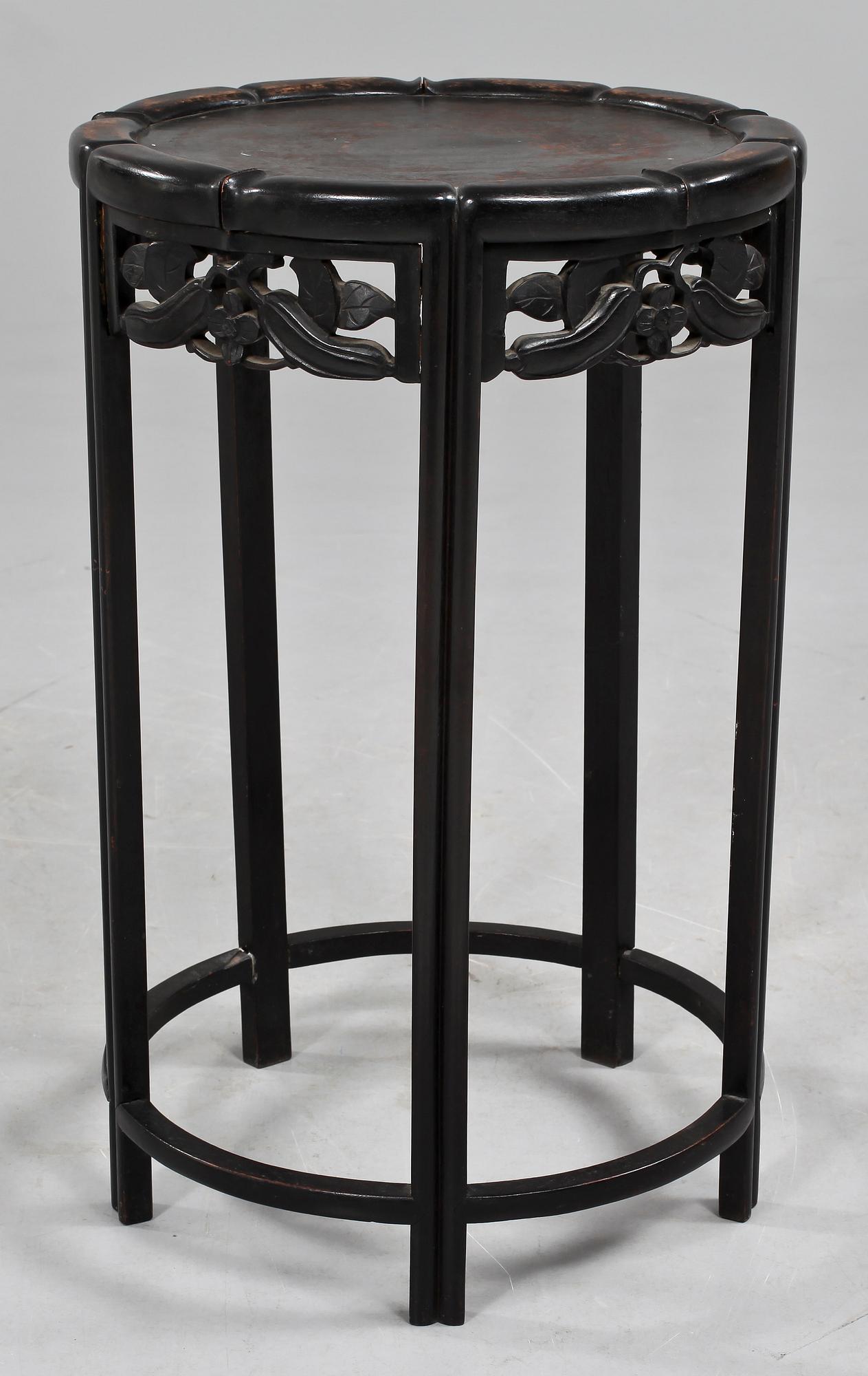 PIEDESTALBORD, orientaliskt, 1900-talets första hälft.