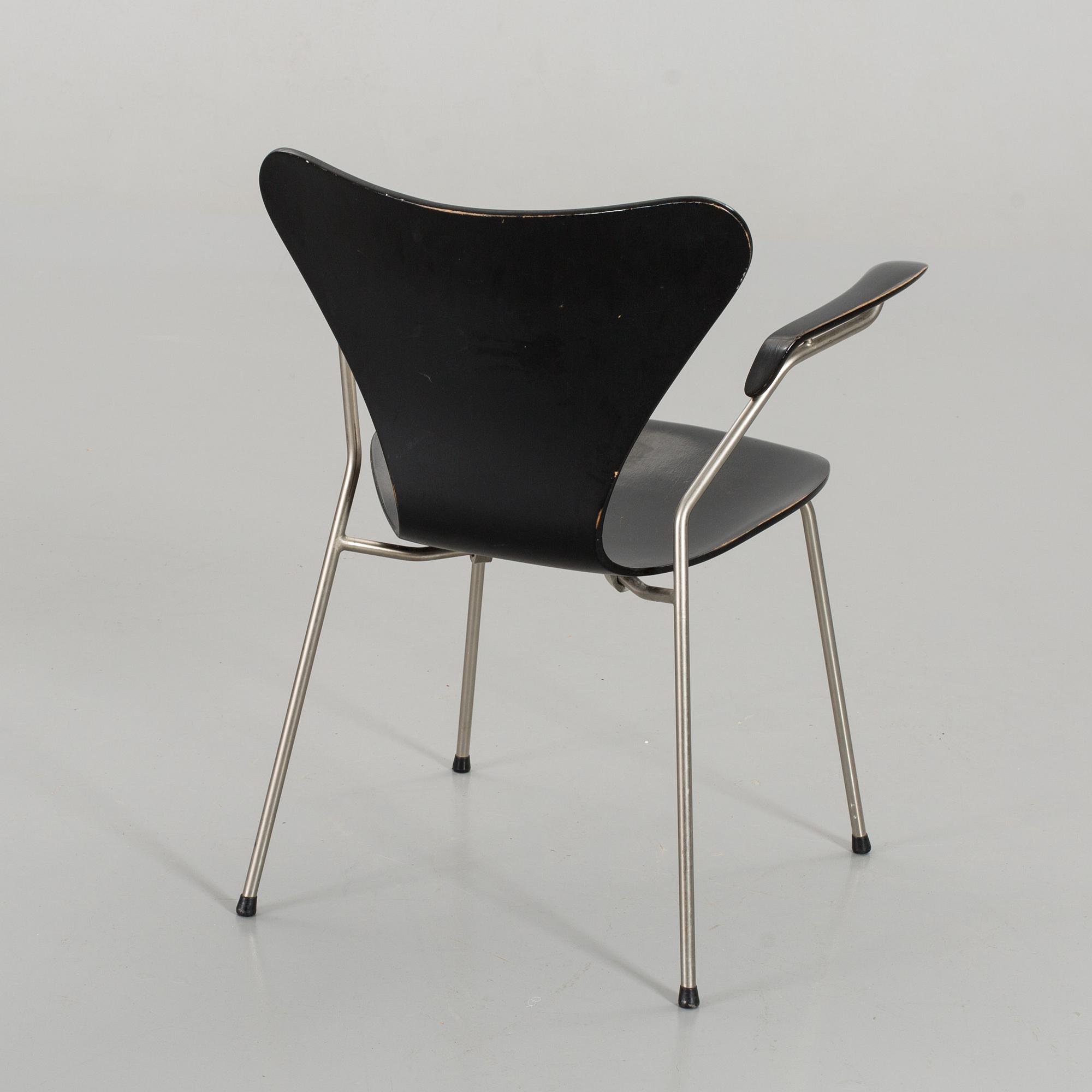 ARNE JACOBSEN ARMCHAIR "SJUAN" FOR FRITZ HANSEN. DENMARK.