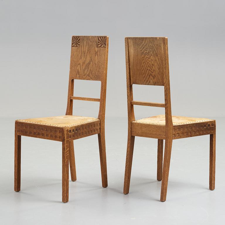 A Art Nouveau oak set with dining table, seven chairs and a side table, Finland, early 1900's.