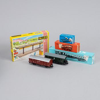 Märklin, a large collection of locomotives, wagons and accessories.