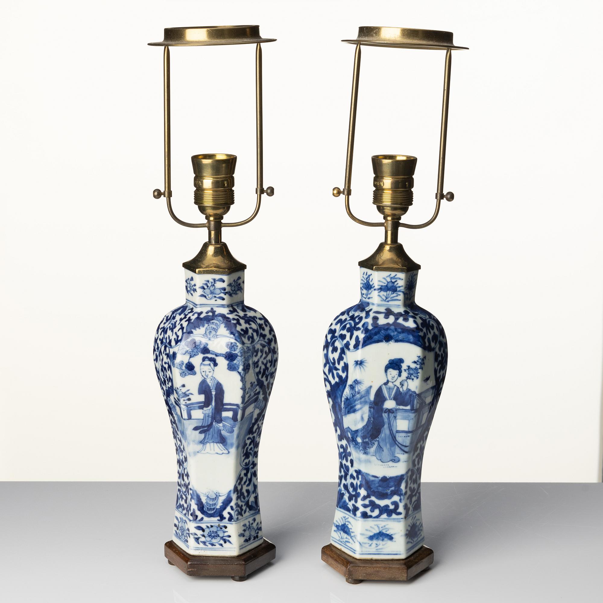 A pair of blue and white vases made in to table lamps, late Qing dynasty/circa 1900.