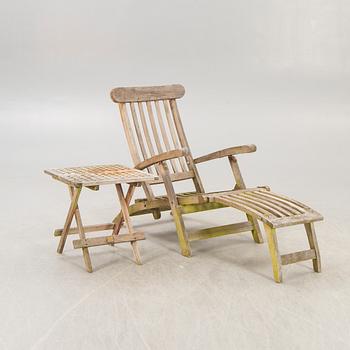 A Jutlandia teak deck chair and table later part of the 20th century.