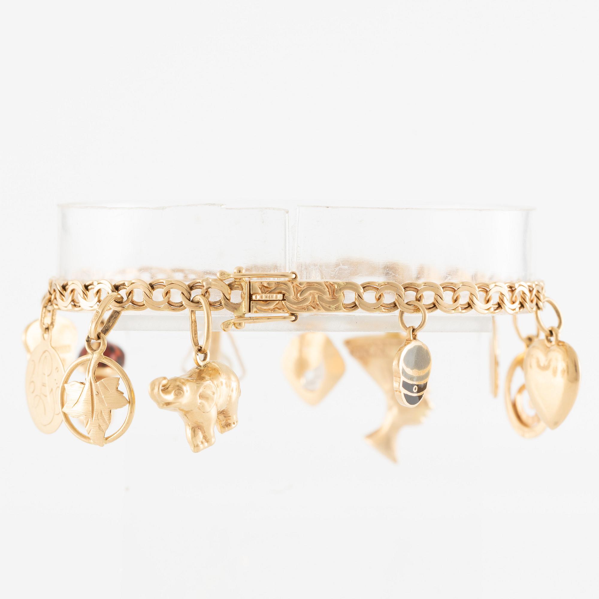 Armband 18K guld med berlocker.